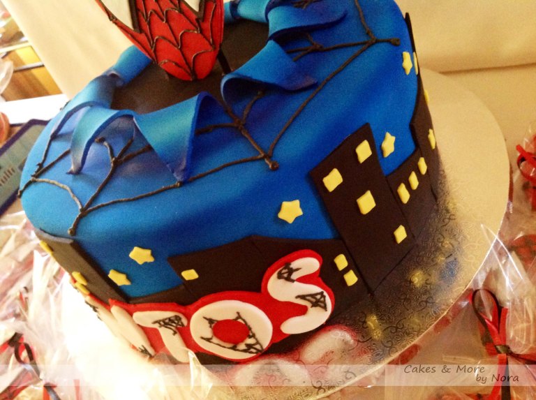 spiderman cake with detail2